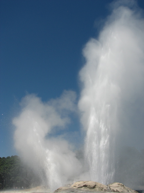 Pohutu geyser